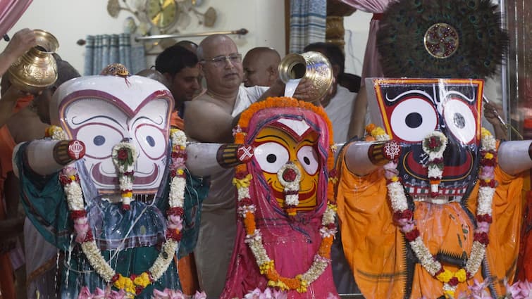 Jagannath Puri Rath Yatra: People Touch Their Forehead To The Rath During Rath-Making Process Ahead Of Rath Yatra Jagannath Puri Rath Yatra: People Touch Their Forehead To The Rath During Rath-Making Process. WATCH