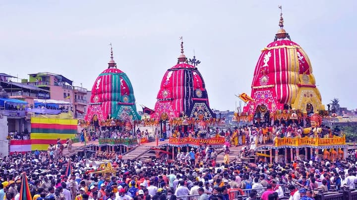 રથને બનાવવામાં બે મહિનાનો સમય લાગે છે. રથ બનાવનારા કારીગરો એક જ સમયે ભોજન લે છે. સોનાની કુહાડી વડે લાકડા કાપવાનું કામ મહારાણા દ્વારા કરવામાં આવે છે.