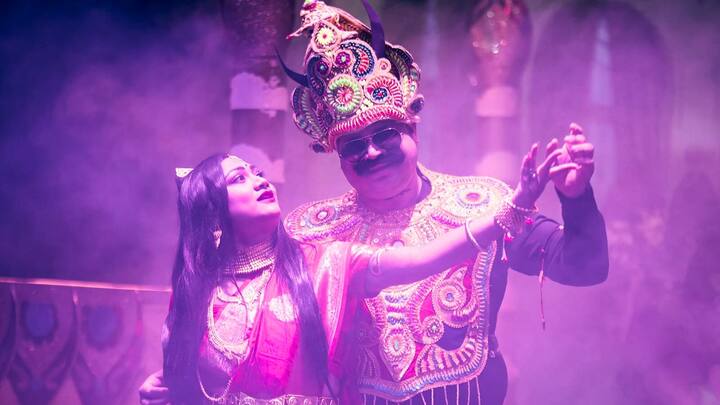 ঠিক যেমনটা ঘটেছে 'ছায়ানট'-এর ক্ষেত্রে। মেলবোর্নের কিছু প্রবাসী বাঙালি মানুষ মিলে, তৈরি করেছেন এই নাট্যগোষ্ঠীকে। কেবলমাত্র বাংলা আর বাংলার সংস্কৃতিকে ভালবেসেই।