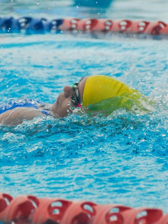 स्विमिंग पूल में कैसे साफ होता है पानी?