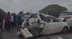 Kolhapur Accident : कोल्हापुरात दोन गाड्यांची मागून डंपरला धडक, विचित्र अपघातात गाड्यांचा चक्काचूर