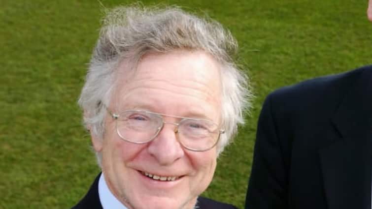 Frank Duckworth co inventor of DLS method dies at the age of 84 Frank Duckworth: கிரிக்கெட் உலகில் தவிர்க்கமுடியாத டக்வர்த் லூயிஸ் முறை - கண்டுபிடித்த ஃப்ராங்க் டக்வர்த் காலமானார்