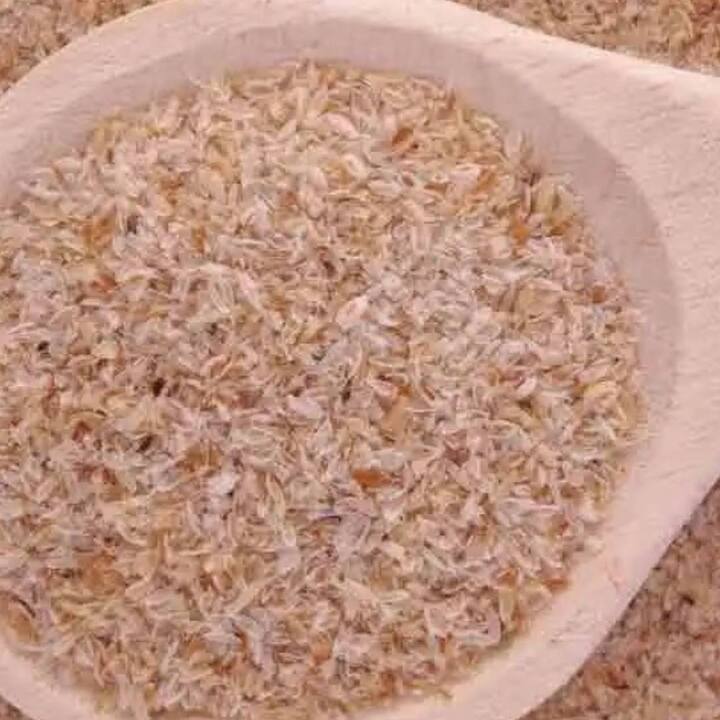 ਇਸਬਗੋਲ ਦਾ ਠੰਡਾ ਪ੍ਰਭਾਵ ਹੁੰਦਾ ਹੈ, ਇਸ ਲਈ ਇਸ ਦੇ ਸੇਵਨ ਨਾਲ ਪੇਟ ਦੀ ਗਰਮੀ ਕਾਰਨ ਹੋਣ ਵਾਲੇ ਮੂੰਹ ਦੇ ਛਾਲਿਆਂ ਤੋਂ ਵੀ ਰਾਹਤ ਮਿਲਦੀ ਹੈ। ਗਰਮੀਆਂ 'ਚ ਇਸ ਨੂੰ ਡਾਈਟ 'ਚ ਸ਼ਾਮਲ ਕਰਨਾ ਬਹੁਤ ਫਾਇਦੇਮੰਦ ਹੋ ਸਕਦਾ ਹੈ।