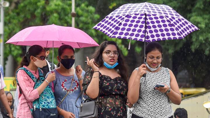 दिल्ली में बुधवार को दिन के समय बादल छाए रहेंगे मौसम. उमस से लोगों को परेशानी होगी.