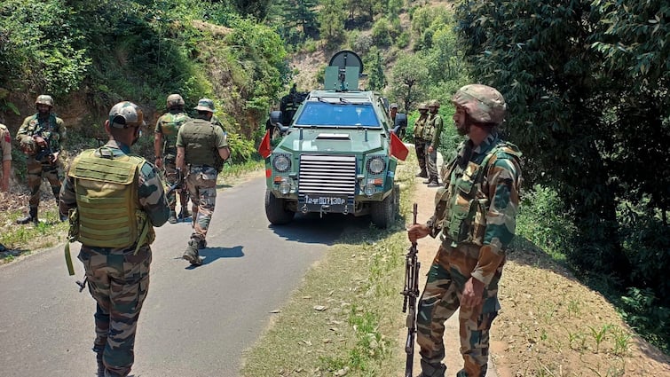 Jammu kashmir doda security forces army killed three terrorist in encounter after attack Jammu Kashmir Encounter: सेना को मिली बड़ी कामयाबी, कश्मीर के डोडा में मारे गिराए तीन आतंकी