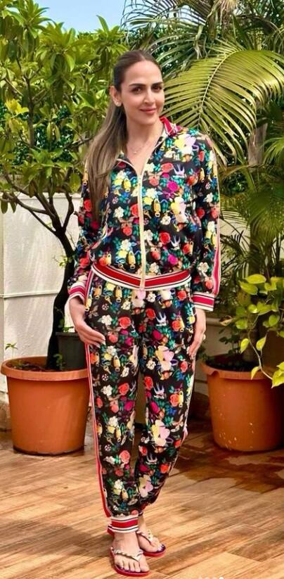 ફ્લૉરલ નાઇટીમાં ઇશા દેઓલનો ગાર્ડન લૂક થયો વાયરલ