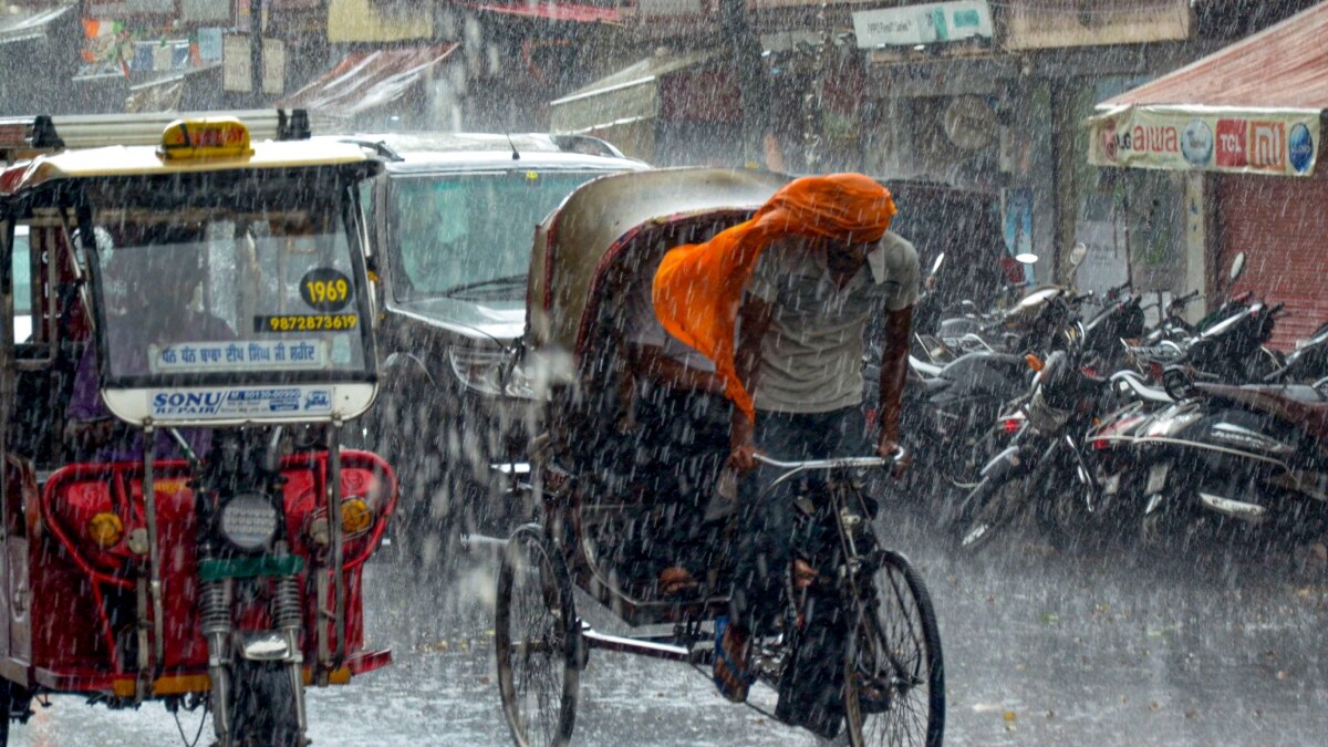 उदयपुर में तेज बारिश से मकान की छत ढही, व्यक्ति घायल, मौसम विभाग ने दी चेतावनी