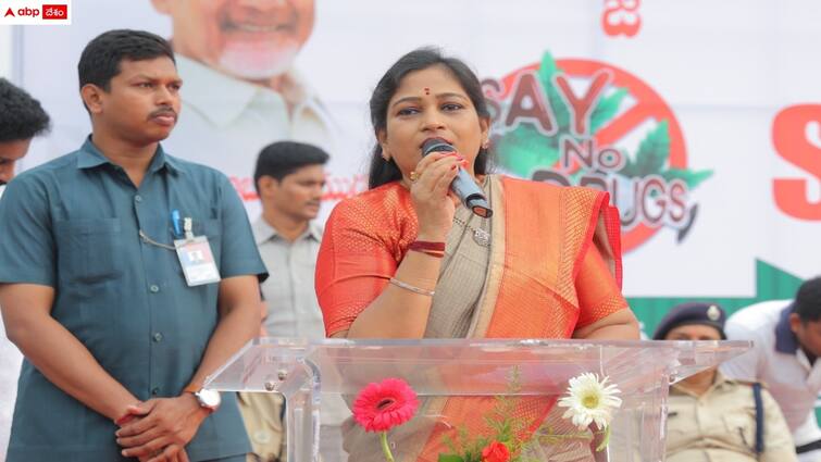 Andhra Pradesh Home Minister Vangapudi Anitha Clarifies The Red Book On Her Press Meet At AP Secretariat Vangalapudi Anitha: 'కక్ష సాధింపు ఉంటే ఇంతవరకా?' - 'రెడ్ బుక్'పై హోంమంత్రి అనిత కీలక వ్యాఖ్యలు