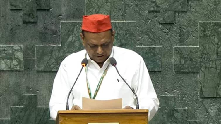 samajwadi party MP RK Choudhary demanded removal of Sengol from parliament सेंगोल हटाने की चिट्ठी पर बढ़ा विवाद तो बदले आरके चौधरी के सुर, कहा- ये मैंने...