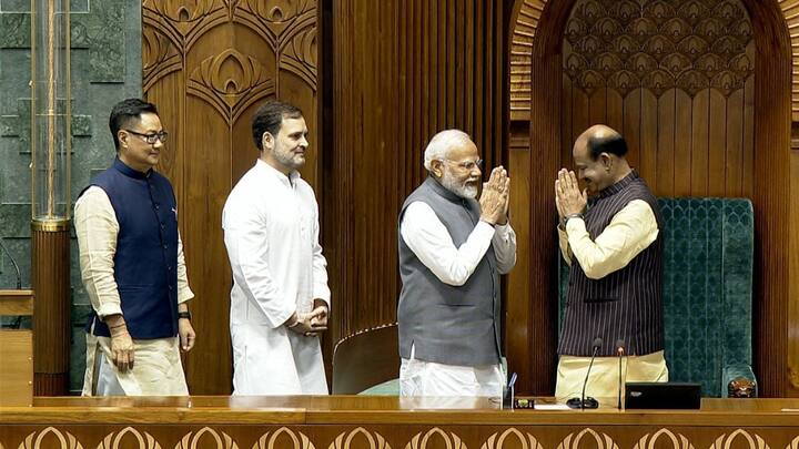 एनडीए उम्मीदवार ओम बिरला बुधवार को ध्वनि मत से स्पीकर चुने गए. प्रधानमंत्री नरेंद्र मोदी ही नहीं बल्कि राहुल गांधी भी उन्हें स्पीकर के आसन तक छोड़ने आए.