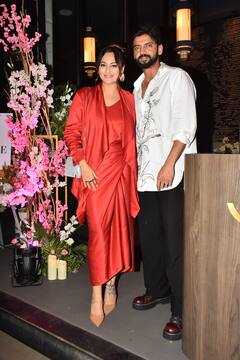 फैमिली डिनर के दौरान दामाद जहीर संग दिखी सोनाक्षी की मां पूनम की बॉन्डिंग, तस्वीरें वायरल