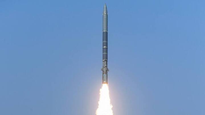 MR-MOCR का पहला परीक्षण भारतीय नौसेना के जहाजों से किया गया और जो सफल भी रहा. जब दूसरे चरण के परीक्षण पूरे हुए तो भारतीय नौसेना ने भी इसे मंजूरी देदी. इसके बाद इस रॉकेट के भारतीय नौसेना को सौंप दिया गया.