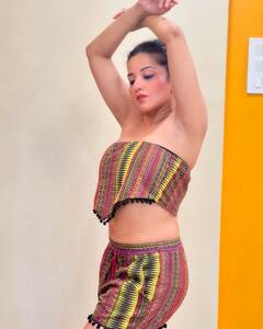 Monalisa: ભોજપુરી અભિનેત્રી મોનાલિસાએ શોર્ટ ડ્રેસમાં આપ્યા બોલ્ડ પોઝ, જુઓ તસવીરો