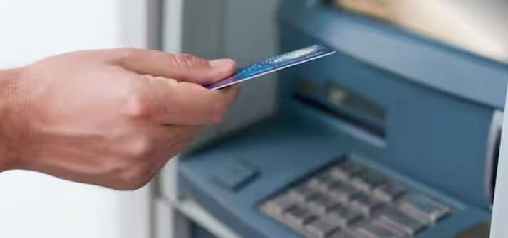 ATM Card Unblocking: રોકડની જરૂર છે અને એટીએમ કાર્ડ બ્લોક થઇ ગયું છે તો ચિંતા કરશો નહીં, અમે તમને કેટલીક સરળ રીતો ચોક્કસ જણાવીશું જેના દ્વારા તમારું ATM કાર્ડ કોઈપણ મુશ્કેલી વિના અનબ્લોક થઈ જશે.