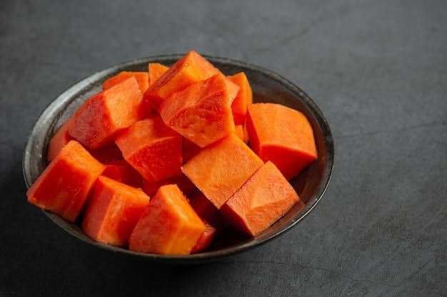 Ripe papaya is very beneficial for digestion. Two enzymes, papain and cymopapain, are found in this fiber-rich fruit. Both enzymes digest proteins. Thus, they improve digestion and reduce inflammation.