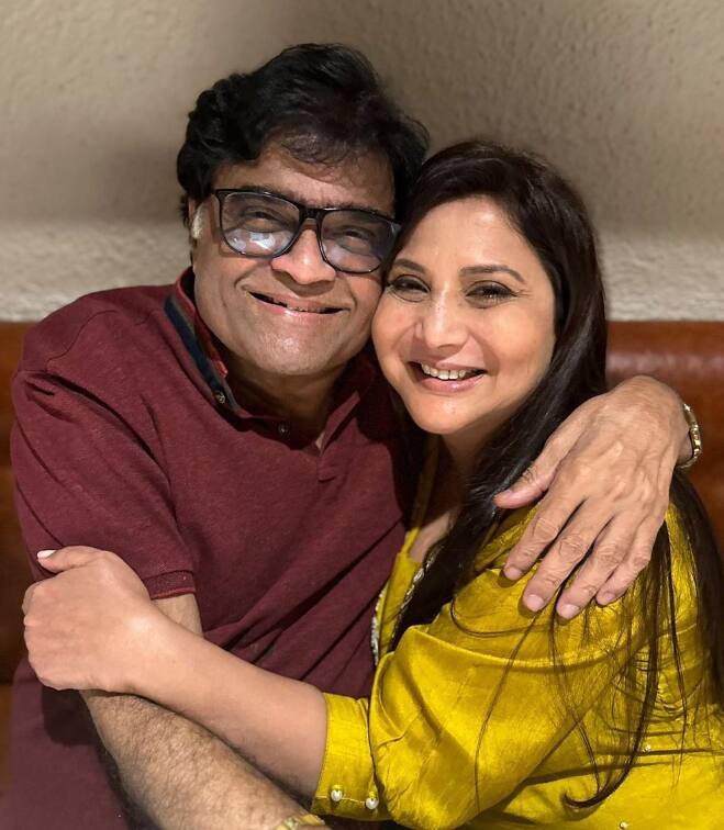 त्यानंतर या दोघांनी लग्नगाठ बांधली. पण या दोघांमध्ये तब्बल 18 वर्षांचं अतंर होतं. त्यामुळे निवेदिता यांच्या घरच्यांचा या लग्नाला विरोध होता.