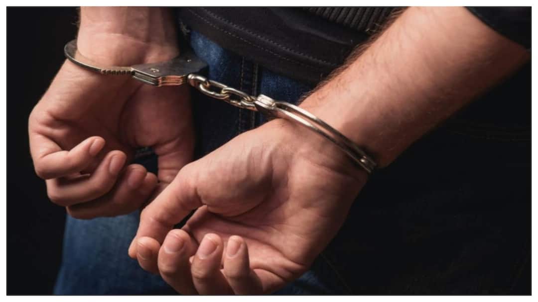 टीएमसी नेता को CID ने कर लिया गिरफ्तार, जानें क्या है पूरा मामला TMC leader Debashish Pramanik arrested by CID on charges of forcibly grabbing land know whole matter टीएमसी नेता को CID ने कर लिया गिरफ्तार, जानें क्या है पूरा मामला