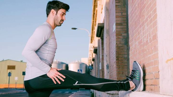 आपकी जानकारी के लिए बता दें कि बैकवर्ड रनिंग ज्यादा हेल्दी है. बैकवर्ड रनिंग एक खास तरह का मसल्स मूवमेंट है. जिसका असर दिमाग पर बहुत अच्छा होता है.