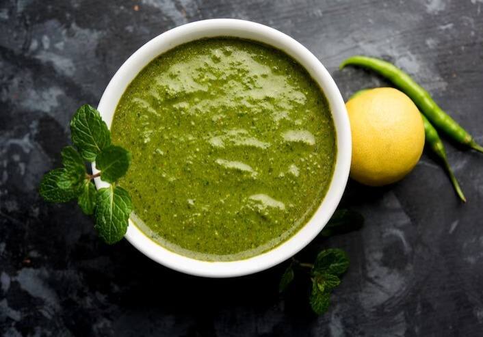 आप इन पांच चटनी को घर पर बनाकर अपने खाने को डबल टेस्टी बना सकते हैं.