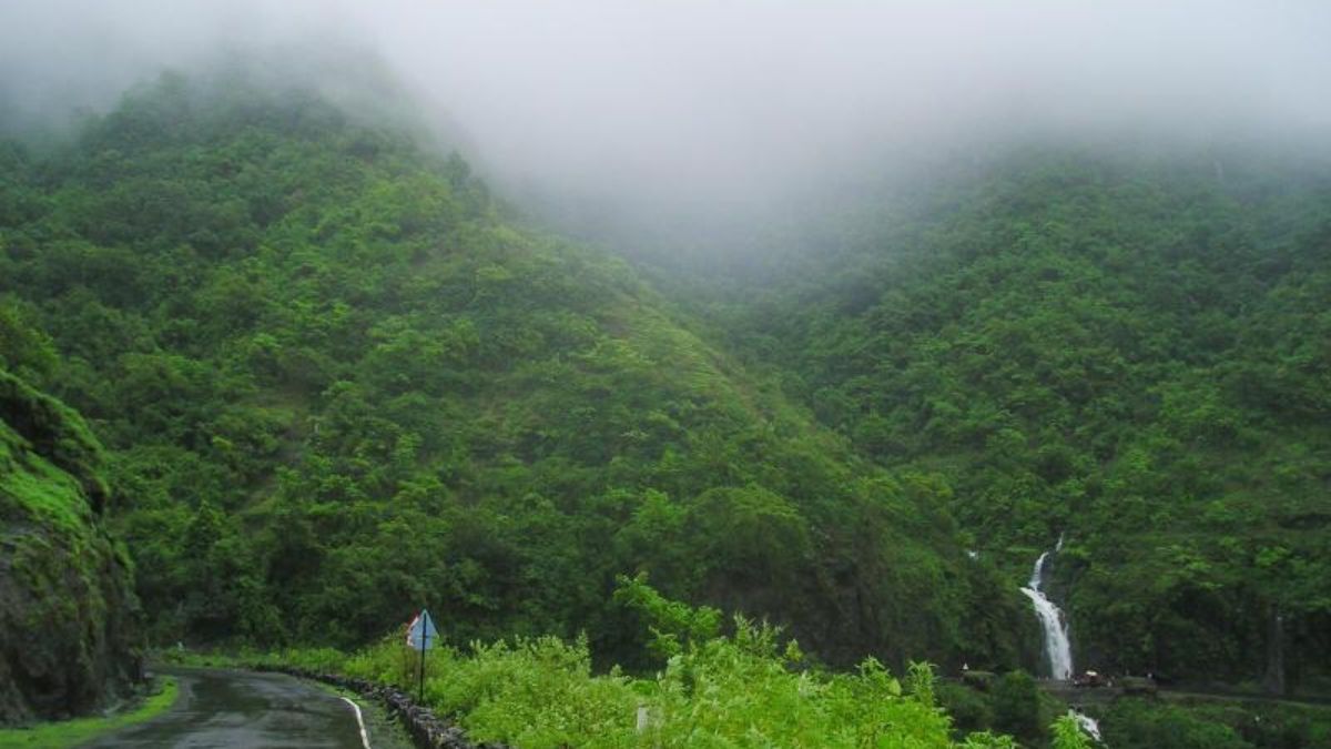 Monsoon Travel : पावसामुळे महाराष्ट्रातील 'हे' ठिकाण झालंय रोमॅंटिक अन् कूल! जोडीदारासोबत आयुष्यातील सर्वोत्तम वेळ घालवाल