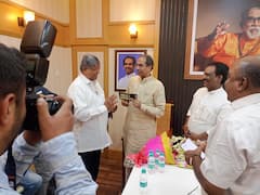 Photo : यांचे पेढे, त्यांची कॅडबरी; उद्धव ठाकरे म्हणाले 