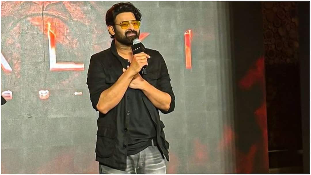 Prabhas: పేరు మార్చుకున్న ప్రభాస్ - ఇక మన డార్లింగ్.. రెబెల్ స్టార్ కాడా? Prabhas changes his tag from Kalki 2898 AD and fans shares opinions about it Prabhas: పేరు మార్చుకున్న ప్రభాస్ - ఇక మన డార్లింగ్.. రెబెల్ స్టార్ కాడా?