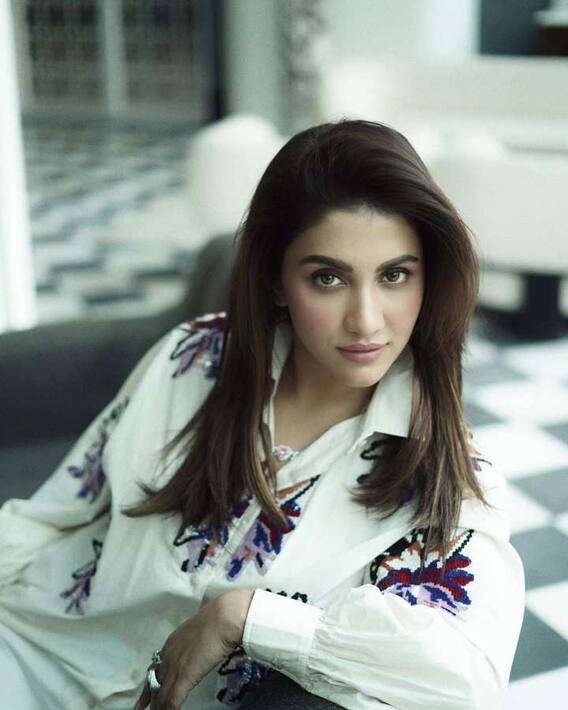 মায়ের শাড়ি কেটে সিনেমার কস্টিউম তৈরি করেছিলেন রুক্মিণী!