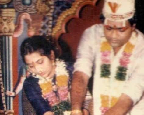 डार्लिंग डार्लिंग या नाटकादरम्यान निवेदिता सराफ आणि अशोक सराफ यांची पहिली भेट झाली. त्या नाटकामध्ये निवेदिता यांचे वडील काम करत होते.