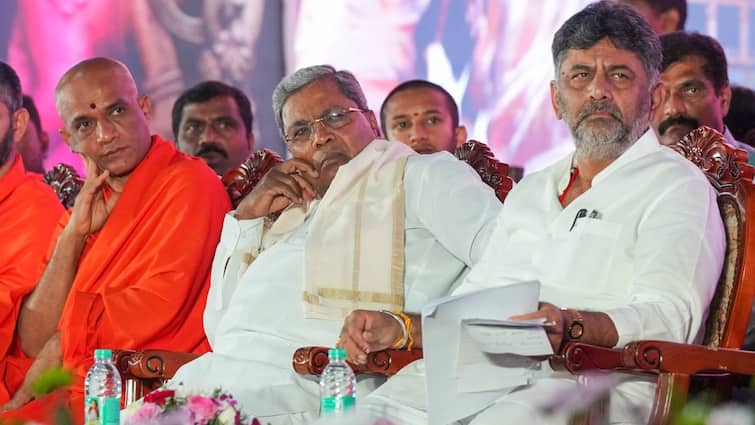 Vokkaliga Seer Shivakumar Siddaramaiah G Parameshwara Kempegowda Jayanti Karnataka: Vokkaliga Seer Urges CM Siddaramaiah To Step Down In Favour Of DK Shivakumar