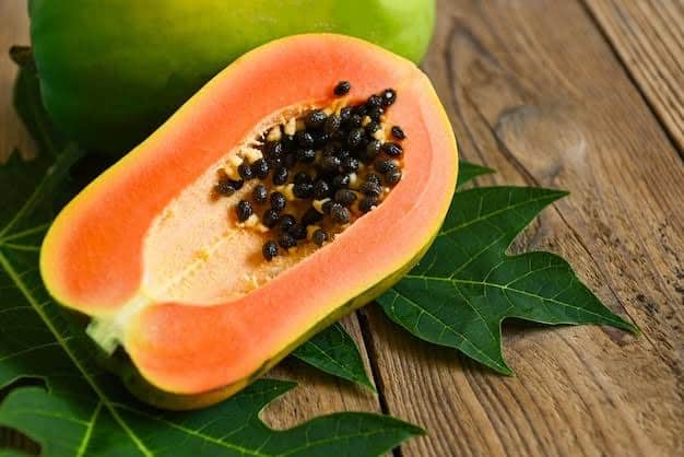 Papaya works to protect the body from disease.  Eating it can improve the immune system.  It contains vitamin C, which helps improve immunity.  Due to which the body stays away from many types of diseases.