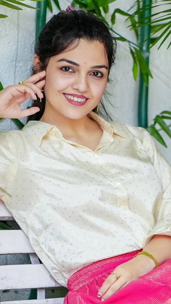 परी म्हणू की सुंदरा...