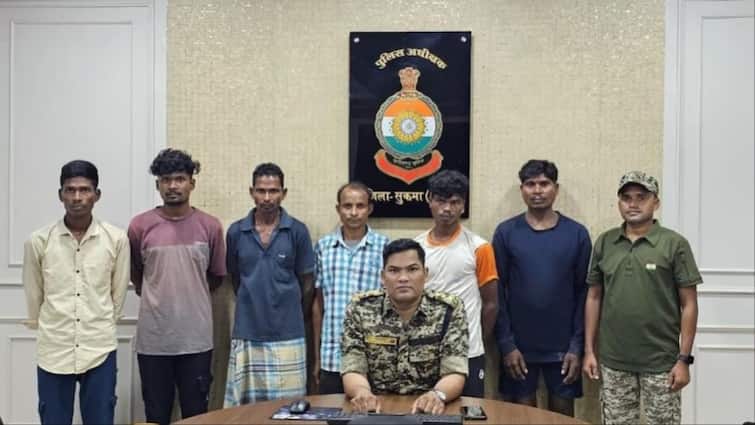 Sukma Naxalite Arrest six naxalites involved in tekalguda sukma blast ann सुकमा में कोबरा बटालियन पर अटैक करने वाले 6 नक्सली गिरफ्तार, हमले में शहीद हुए थे 2 जवान