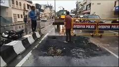 अयोध्या में बारिश के बाद बिगड़े हालात, कहीं चल रहे पंप तो कहीं जेसीबी से ठीक हो रही रोड, तस्वीरें खोल रहीं विकास की पोल