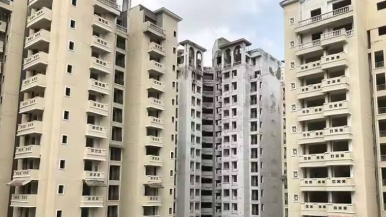 Mumbai Housing Home sales fell by 8 percent from April to June while in Pune by 5 percent marathi news  Mumbai Housing News : मुंबईतील घरांच्या विक्रीत एप्रिल ते जूनमध्ये 8 टक्क्यांची घसरण, पुण्यात 5 टक्क्यांनी घट