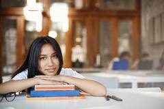 जिस यूनिवर्सिटी में एडमिशन ले रहे हैं कहीं वो फेक तो नहीं? 5 प्वॉइंट में करें असली-नकली की पहचान