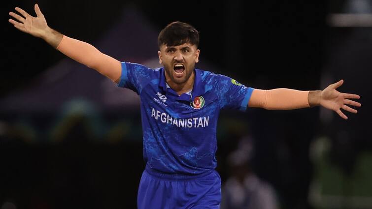 Fazalhaq Farooqi Afghanistan pacer scripts history by taking 17 wickets in T20 World Cup 2024 most wickets in tournament single edition AFG vs SA: अफगानिस्तान के फजलहक फारूकी ने विश्व कप में रचा इतिहास, 17 विकेट लेकर बना दिया वर्ल्ड रिकॉर्ड 