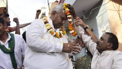 Oath Ceremony: सपा सांसद ने पहले ली शपथ, फिर दिया ऐसा नारा कि सुनकर 'हिल' गए जयंत चौधरी, जानिए क्या बोले हरेंद्र मलिक