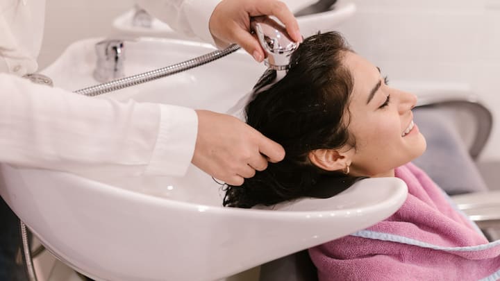 Cleansing the Scalp and Hair: Regular washing is essential for removing dirt, oil, and product buildup from both the scalp and hair. Without proper cleansing, these impurities can accumulate, leading to clogged hair follicles, dandruff, and an unhealthy scalp environment. Using a shampoo suited to your hair type keeps your scalp clean and your hair fresh and vibrant. (Image Source: Canva)
