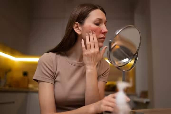 Skin Care Tips: દરેક વ્યક્તિ પોતાના ચહેરાને ખૂબસૂરત  અને બેદાગ  બનાવવા માંગે છે, પરંતુ કેટલાક લોકો શુષ્ક ત્વચાને લઈને ખૂબ જ ચિંતિત હોય છે.આવી સ્થિતિમાં તમે આ ઉપાયો કરી શકો છો.