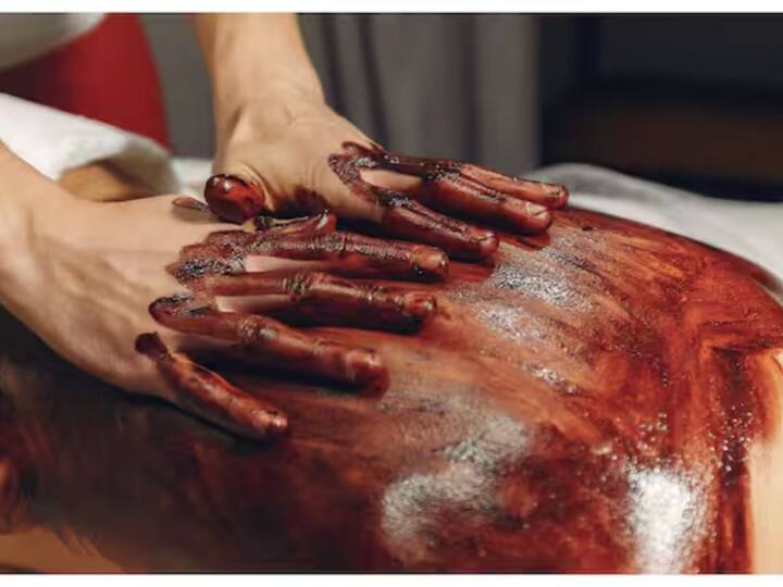 ਡੀਪ ਕਲੀਂਜਿੰਗ ਅਤੇ ਡੀਟੌਕਸੀਫਿਕੇਸ਼ਨ: ਇਹ ਚਮੜੀ ਨੂੰ ਡੀਪ ਕਲੀਂਜਿੰਗ ਕਰਦਾ ਹੈ ਅਤੇ ਇਸਨੂੰ ਗੋਰਾ ਬਣਾਉਂਦਾ ਹੈ, ਇਹ ਮਨ ਨੂੰ ਸ਼ਾਂਤੀ ਵੀ ਦਿੰਦਾ ਹੈ।