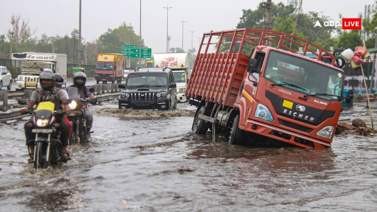 Gurugram Weather Heavy Rains Traffic Jams IMD Details Gurugram Weather: गुरुग्राम में भारी बारिश से 'दरिया' बने कई इलाके, शहर में लगा जाम, लोग हुए परेशान