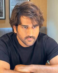 MS Dhoni : న్యూ హెయిర్ స్టైల్​తో ఇంటర్నెట్​ని షేక్​ చేస్తున్న MS ధోని.. వైరల్​ అవుతున్న తలా ఫోటోలు