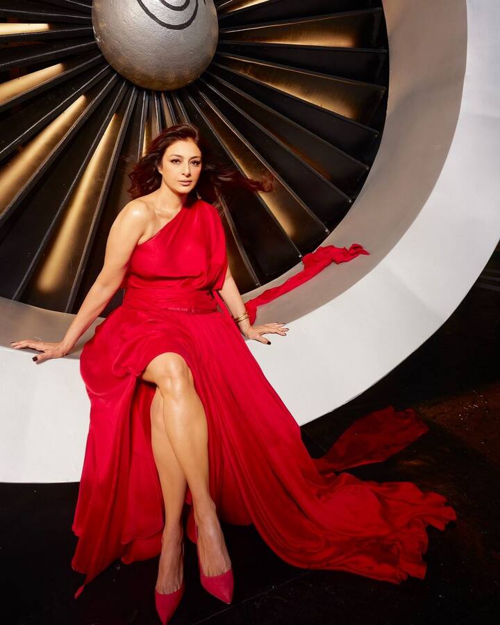 ప్రేమదేశం సినిమాలో టబుని చూసి కుర్రాళ్లు పెచ్చెక్కిపోయారు. సిల్వర్ స్క్రీన్ పై చాలా కొత్తగా కనిపించింది టబు. అందం, నటనతో కట్టిపడేసింది