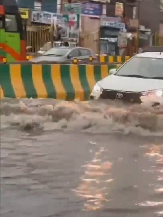 मानसून की पहली झमाझम बारिश में बेबस हुई दिल्ली