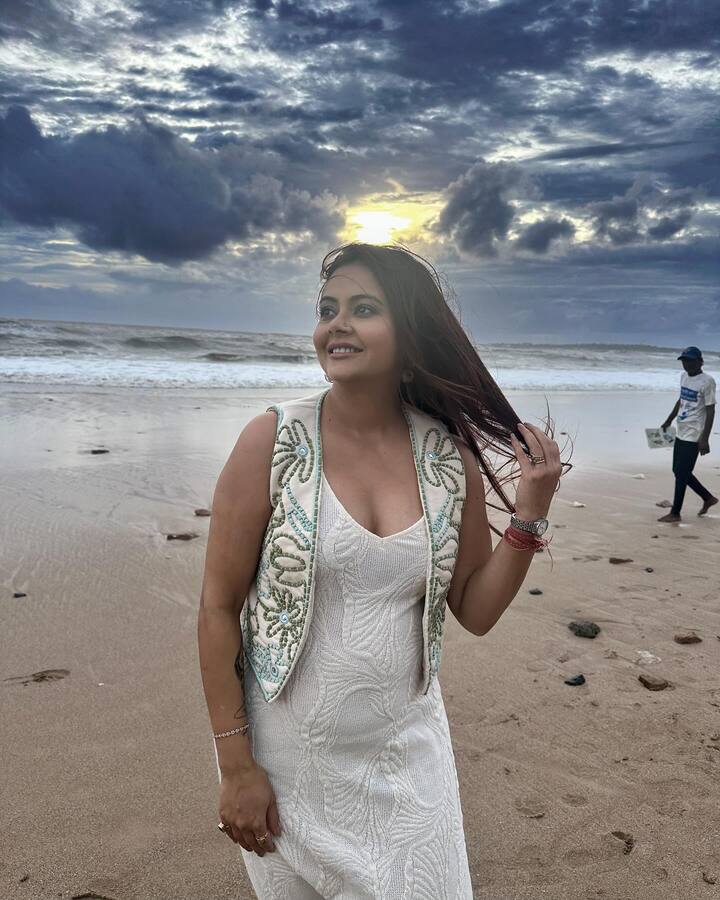लग्नानंतर, अभिनेत्री देखील ट्रोलच्या निशाण्यावर आली कारण तिने मुस्लिम मुलाशी लग्न केले.(pc:devoleena/ig)