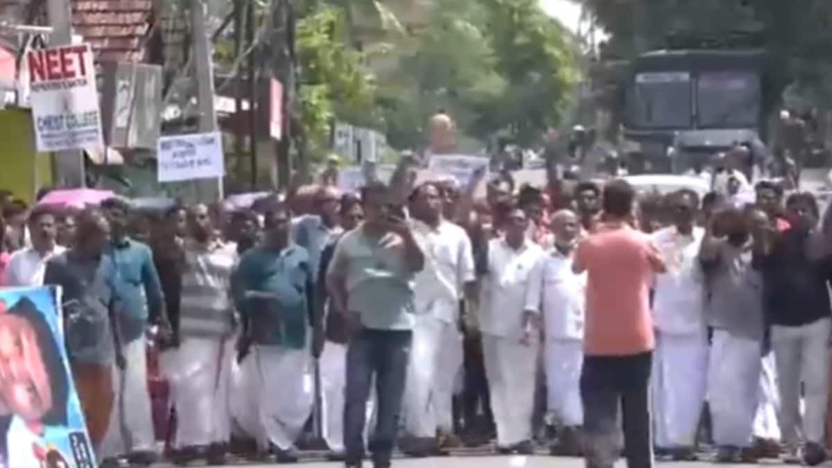 WATCH: Ernakulam Fishermen Stage Protest Over River Erosion