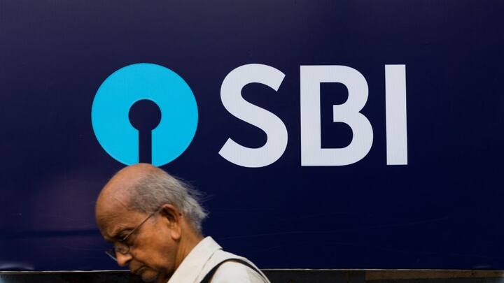SBI-এর পার্সোনাল লোনে এই প্রসেসিং ফি হল ১.৫ শতাংশ। অর্থাৎ তা সর্বনিম্ন ১০০০ টাকা থেকে সর্বোচ্চ ১৫ হাজার টাকা পর্যন্ত।  ছবি- পিটিআই