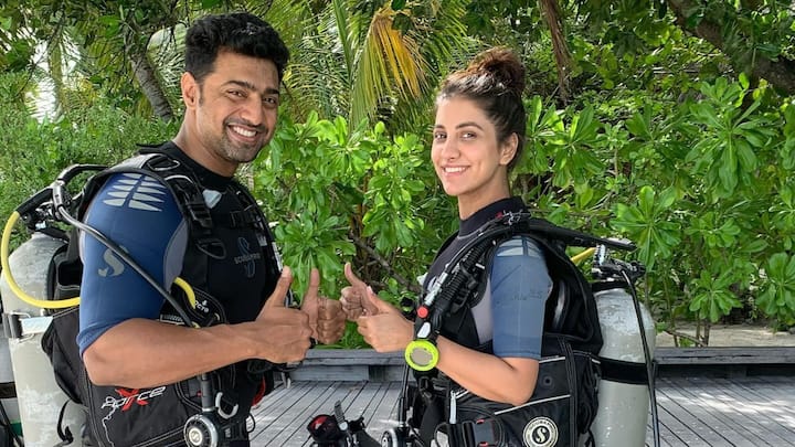 এর আগে, এবিপি লাইভকে দেওয়া সাক্ষাৎকারে রুক্মিণী জানিয়েছিলেন, তিনি বিয়েতে বিশ্বাসী ও ভীষণ রোম্যান্টিক। তাই দেবকে তিনি বিয়েই করতে চান।