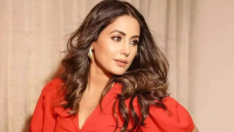 Amid the ongoing rumours Hina Khan finally broke her silence and announced the news of being diagnosed with breast cancer Hina Khan Diagnosed With Breast Cancer : 'ये रिश्ता क्या कहलाता' फेम सोज्वळ सून हिना खानची ब्रेस्ट कॅन्सरशी झुंज; धक्कादायक खुलासा करत म्हणाली...