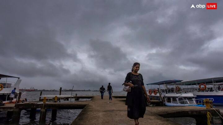 मौसम विभाग का कहना है कि अभी इस उमस भरी गर्मी से निजात आने वाले कुछ दिनों में मिलेगी. रविवार यानि कि 30 जून से बिहार और पूर्वी उत्तर प्रदेश में राहत रहेगी. बाकी इलाकों में भारी बारिश जारी रहेगी.